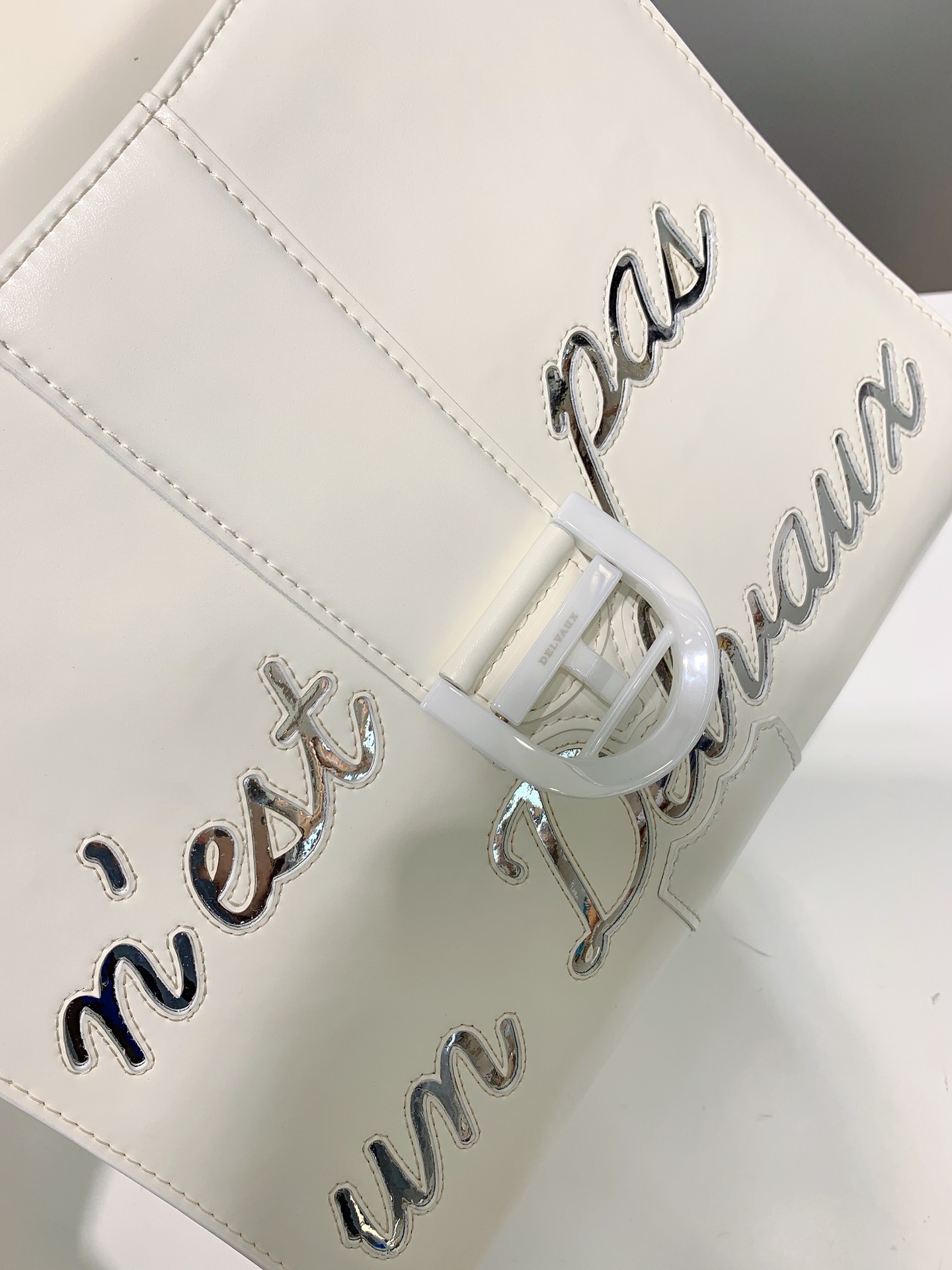 델보 레터링 브리앙 박스백 미듐